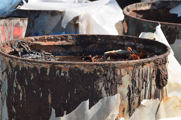 rusty cans, rusty tin cans, old drink can, rusty can of soda, rusty can lying in the field, trash
