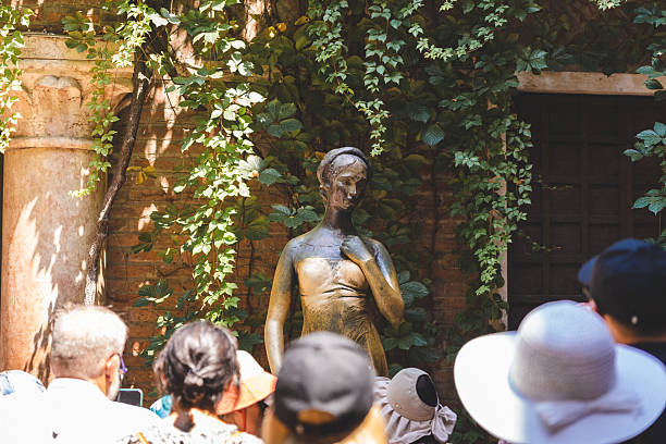 The image shows a beautiful sculpture close to the main entrance of the Monumental Cemetery of Milan.
