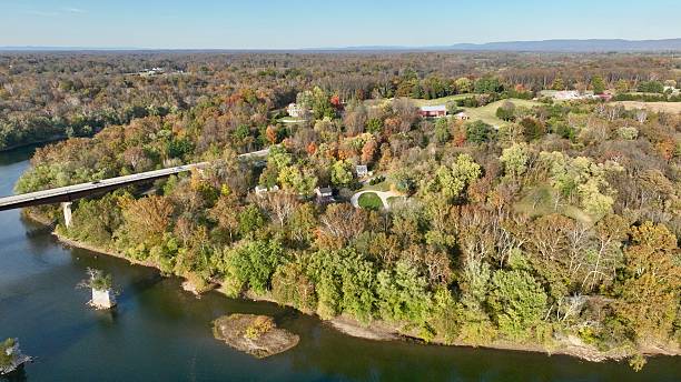 istock Autumn Overlook of the Potomac River Valley 2243960590