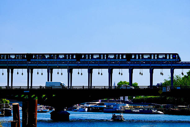 Tour Eiffel, prise de vue de Montmartre, du pont Bir-hakeim, du jardin des Tuileries et du champs de mars