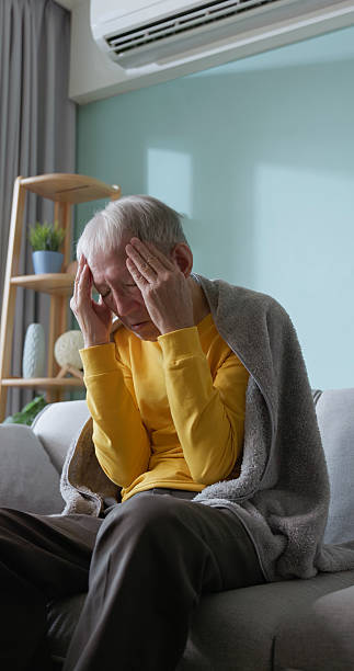 Asian elderly get cold headache at home
