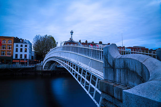 istock Ha'penny Bridge or Droichead na Life 2244664951