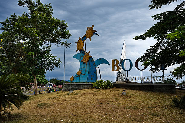 istock Oceanic sculpture facing the threatening sky 2245280776