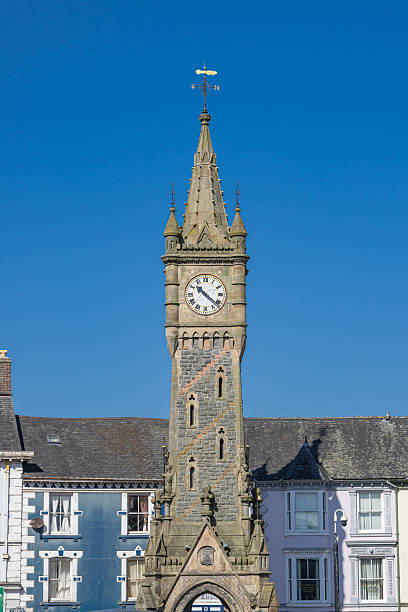 istock The Machynlleth Clock Tower againsgt a clear blue sky. 2245555311