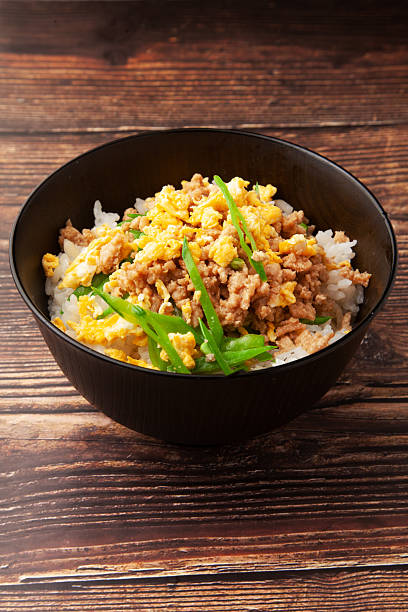 Rice bowl topped with minced chicken, scrambled egg, and green beans