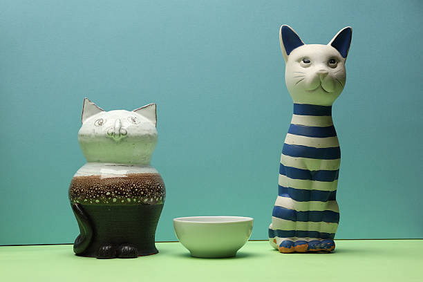 istock Close-up with two cats and bowl. 2246000911