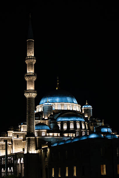 istock Night view of Yeni Camii mosque 2246036088