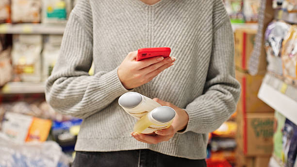 istock Customer scanning pet shampoo with smartphone in pet store 2246055156