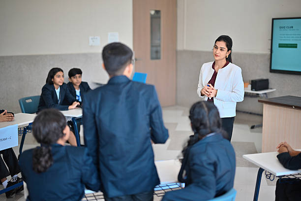 istock Student Q&A round During Quiz Club 2246160355