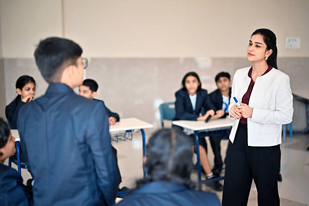 istock Student Q&A round During Quiz Club 2246160379