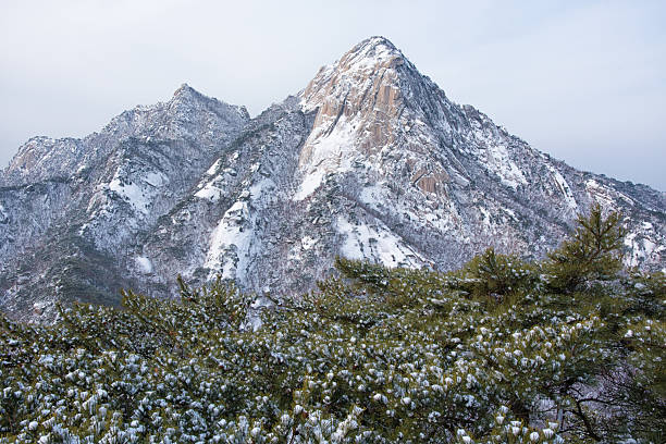 Insubong Peak and Baegundae in Bukhansan National Park, Seoul Korea 북한산 인수봉 백운대 설경