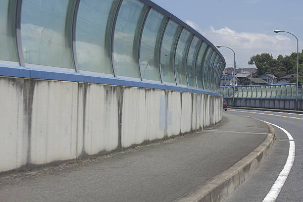 Transparent soundproof walls, which have the advantage of letting in light, making the area brighter and improving visibility, are increasingly being used, especially on new roads.