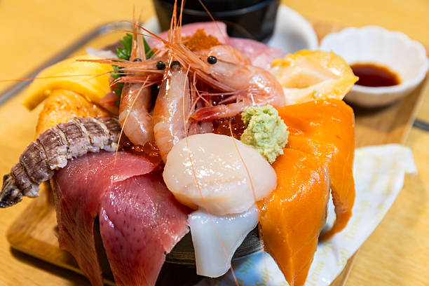 A kaisendon bowl so packed that the sashimi is overflowing.