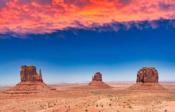 istock Scenic view of Monument Valley with iconic sandstone formations and arid summer terrain 2246929568