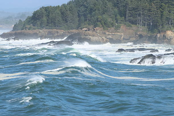 Very strong waves and surf along the Oregon coast