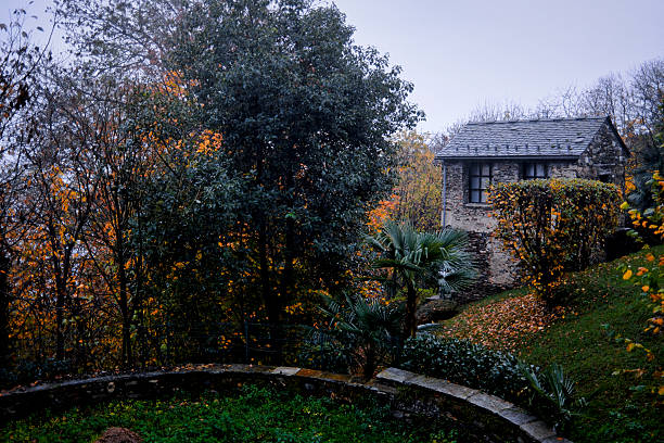 The village of Piódão is located on the slopes of the Serra do Açor. The houses have traditional schist walls, slab roofs and wooden doors and windows painted blue.