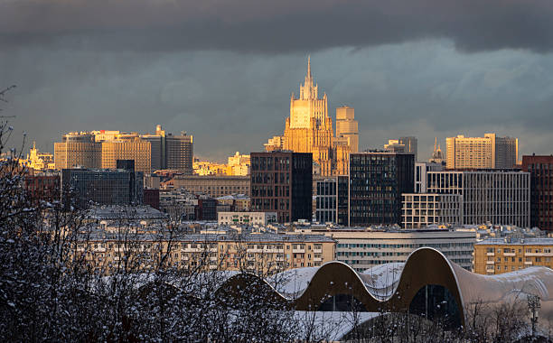 istock A city skyline with a large building in the middle 2247093493