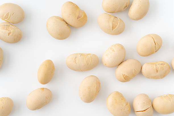 istock Scattered roasted soybeans (fukumame) against a white background 2247133838