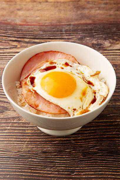 Rice bowl topped with a fried egg and thick-sliced ​​grilled ham