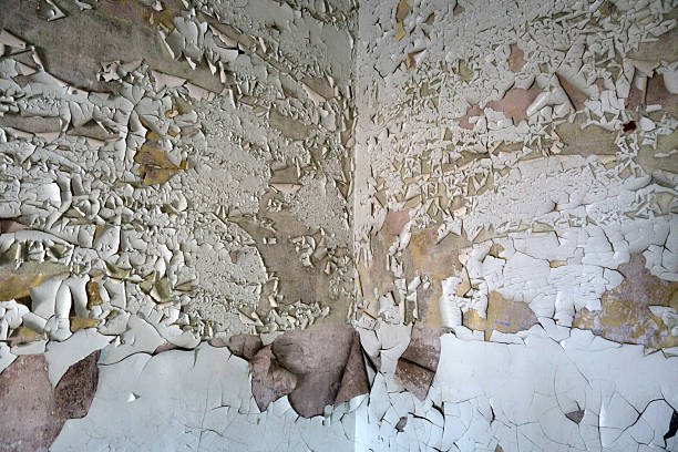 istock Peeling paint on old cement wall of abandoned house. 2247294101