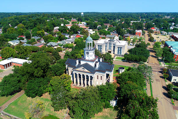 istock Historic courthouse in Vicksburg MS 2247330293