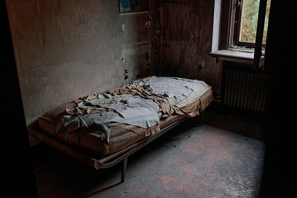 istock Abandoned Bedroom Dirty Mattress 2247501241