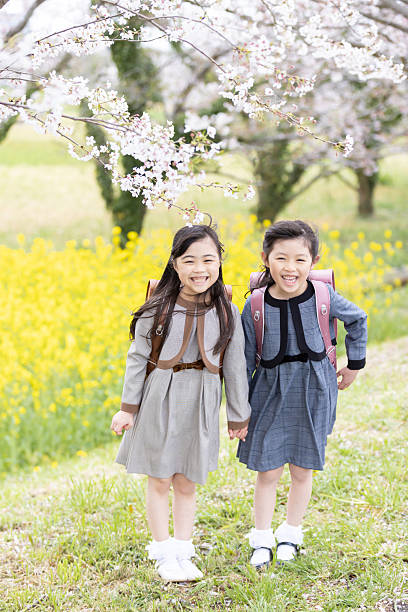 istock Asian boys and girls entering elementary school 2247634017