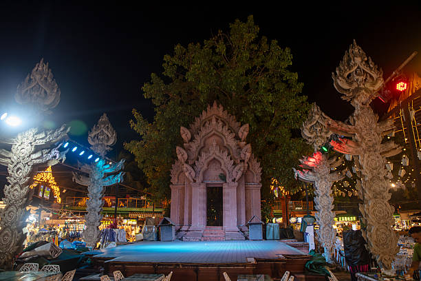 Starlit night market experience in Xishuangbanna Zhuozhuang showcasing vibrant culture and local delicacies