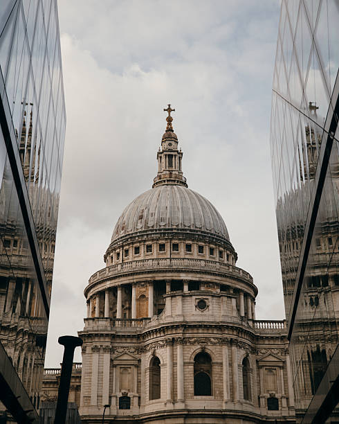 istock St. Paul's Cathedral Framed by Modern Glass Office Buildings 2247986631