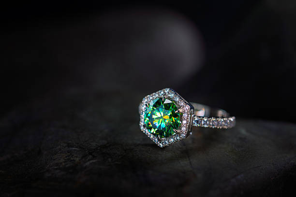 Elegant Colombian Emerald and Diamond Ring in White and Yellow Gold, Luxury Jewelry Piece Featuring Exquisite Gemstones for Sophisticated Style