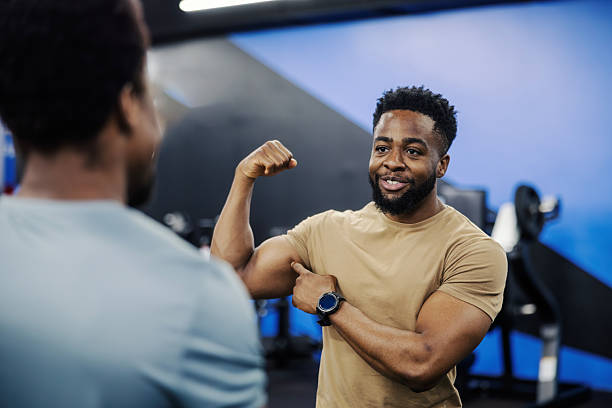 istock Man flexing bicep sharing fitness progress in gym 2248095079