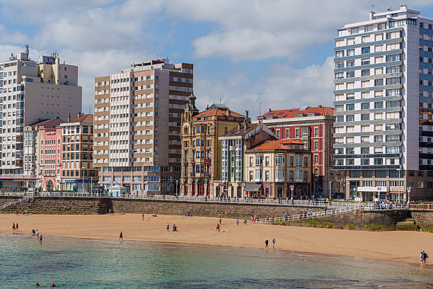 An der Promenade von Gijon in Spanien