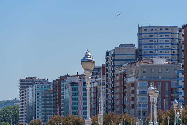 An der Promenade von Gijon in Spanien