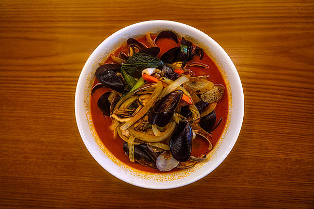Chinese-style noodles with vegetables and seafood