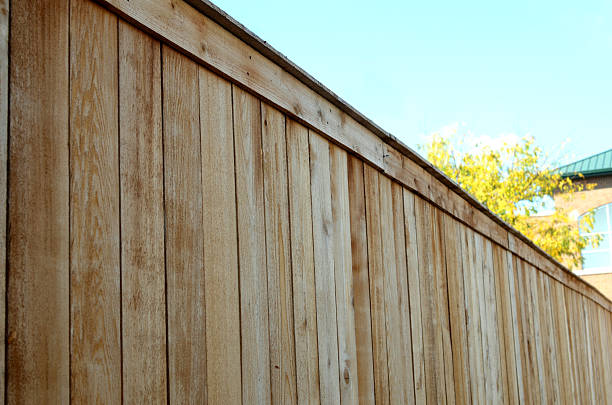 istock A long wood fence 2249228207