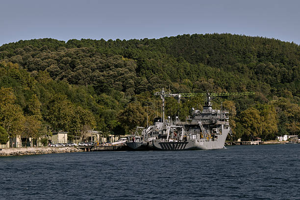 The USS Blue Ridge, LCC 19, a forward-deployed amphibious command ship of the US Navy’s 7th Fleet, docked at Garden Island naval base in Sydney Harbour. On the left is HMAS Arunta, FFH-151, an Anzac Class frigate of the Royal Australian Navy. The \