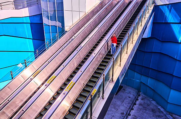 Optics Valley Square Station serves as a major interchange hub within Wuhan's metro network, distinguished by the following key features:‌Vast Circular Concourse‌: As Wuhan's first station featuring a 360-degree circular design, its concourse spans an expansive 31,400 square metres, earning recognition as one of Asia's largest underground stations.‌‌Distinctive directional signage:‌ The station employs an innovative circular angle indicator system to guide passengers towards exits, replacing conventional ‘left turn’ or ‘right turn’ prompts.‌‌Cultural-themed decoration: The concourse is adorned with motifs inspired by the Five Elements of traditional Chinese culture – Metal, Wood, Water, Fire, and Earth – distinguished by five distinct colours, creating a unique visual experience.‌‌Crucial interchange function: Serving as a transfer point for Lines 2 and 11 (with future plans for Line 9), the station connects Wuhan's Optics Valley district with the wider city.