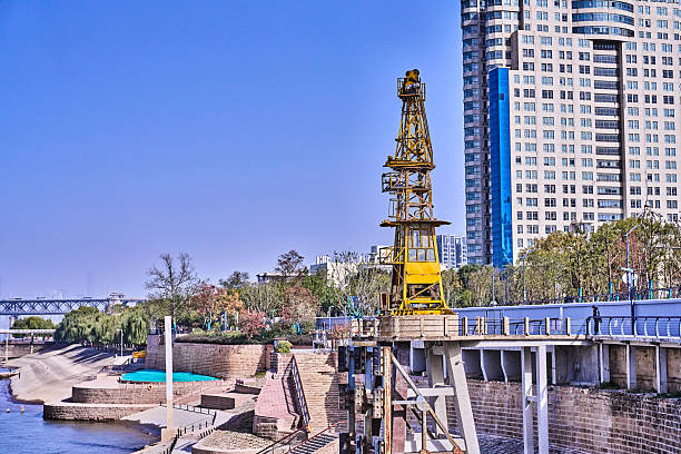 The old yellow crane