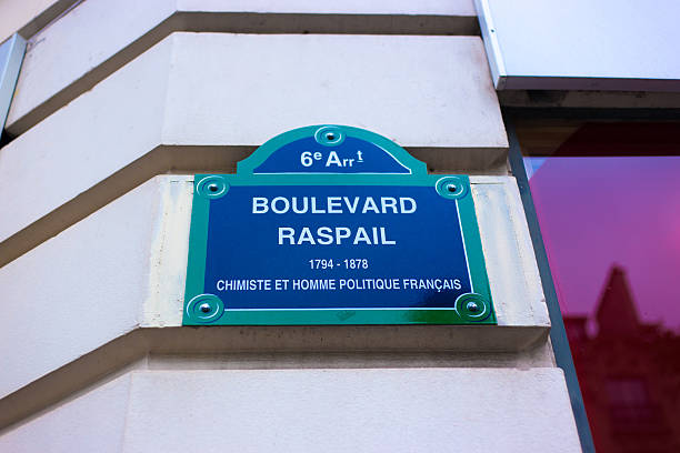 istock Paris, France: Old-Fashioned Street Sign 