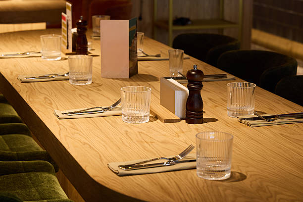bright table setting, casual lunch ambiance depicted, sunshine illuminates inviting meal arrangement scene