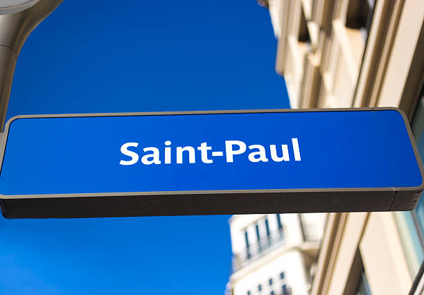 istock Paris, France: Bus Sign at Saint-Paul Stop 2250032225