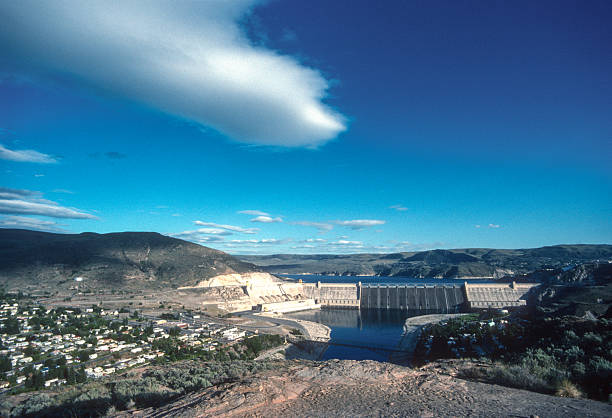 istock Grand Coulee Dam Wide View - 1989 2250189308
