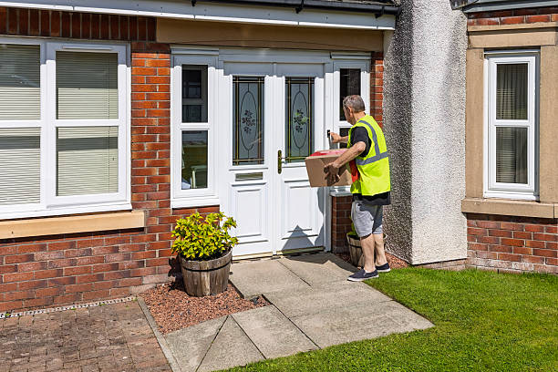istock Online shopping courier ringing doorbell while holding parcel 2250380603