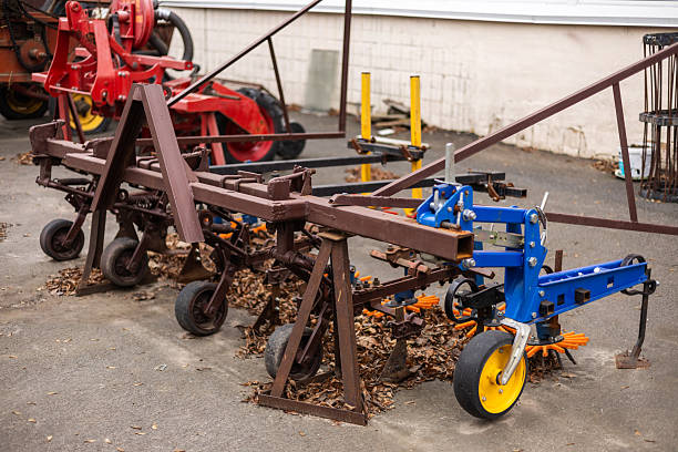 Cultivator hiller for mechanical weed control