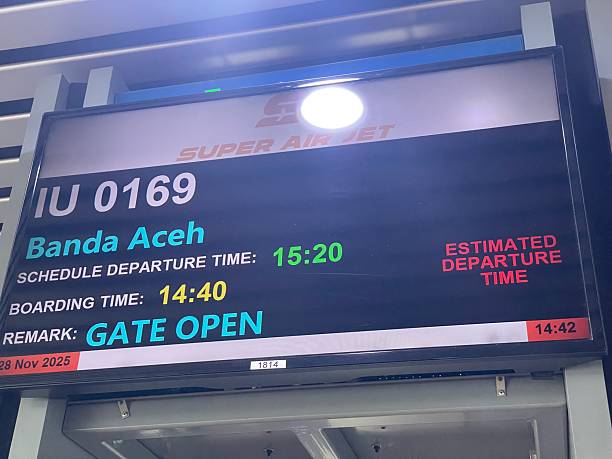 November 28, 2025 - KLIA1 : Digital airport gate screen showing Super Air Jet flight IU 0169 to Banda Aceh. Scheduled departure 15:20, boarding time 14:40, status “Gate Open,” captured at 14:42 on 28 November 2025 under “Perlepasan” signage