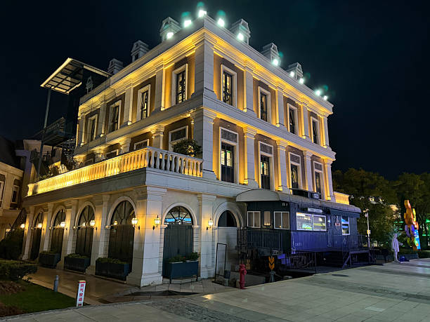 Kunming, China – A multi-story historic-style building illuminated at night stands in an urban public area. Warm exterior lighting highlights the architectural details, while the surrounding open space reflects the city’s evening atmosphere and urban renewal.
