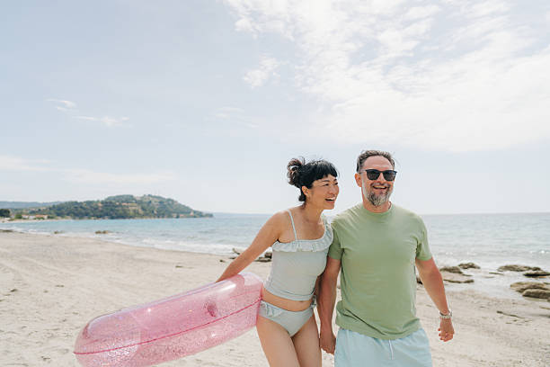 istock Romantic couple's heading to the beach 2251308226