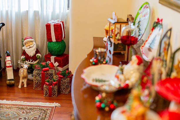 A magical moment to start setting up for Christmas at home, beginning with the tree and all the accessories needed to decorate for Christmas at home.