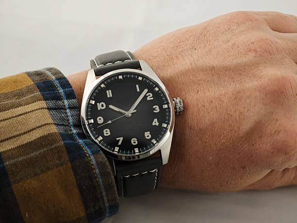 Stylish Everyday Men's Watch with Leather Strap and Matte Black Dial