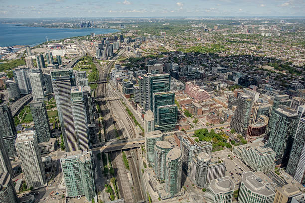 istock Toronto scenic cityscape 2251911035